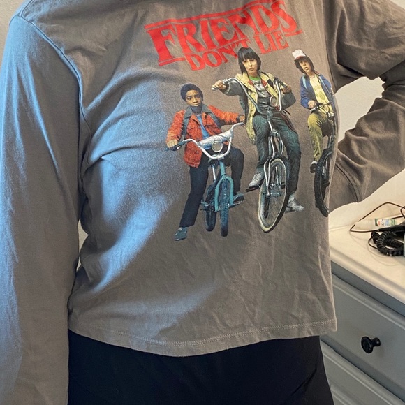 Cropped Stranger Things Tee - Picture 3 of 7